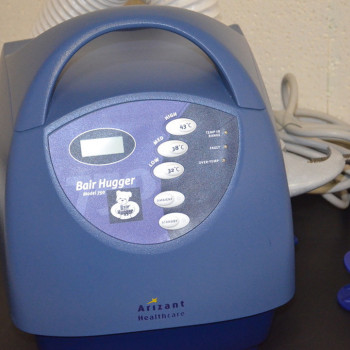 Апарат для обігріву пацієнта BAIR HUGGER750