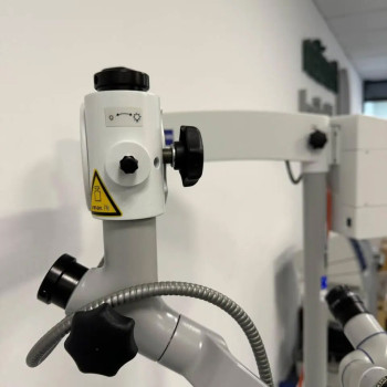 Операційний мікроскоп Carl Zeiss OPMI Pico S100