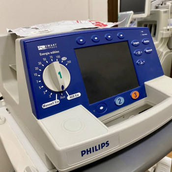 Дефібрилятор Philips HeartStart XL з багаторазовими електродами