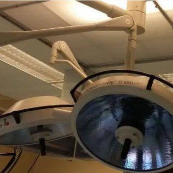 Двокупольна безтіньова операційна галогенова лампа BERCHTOLD Chromophare D650